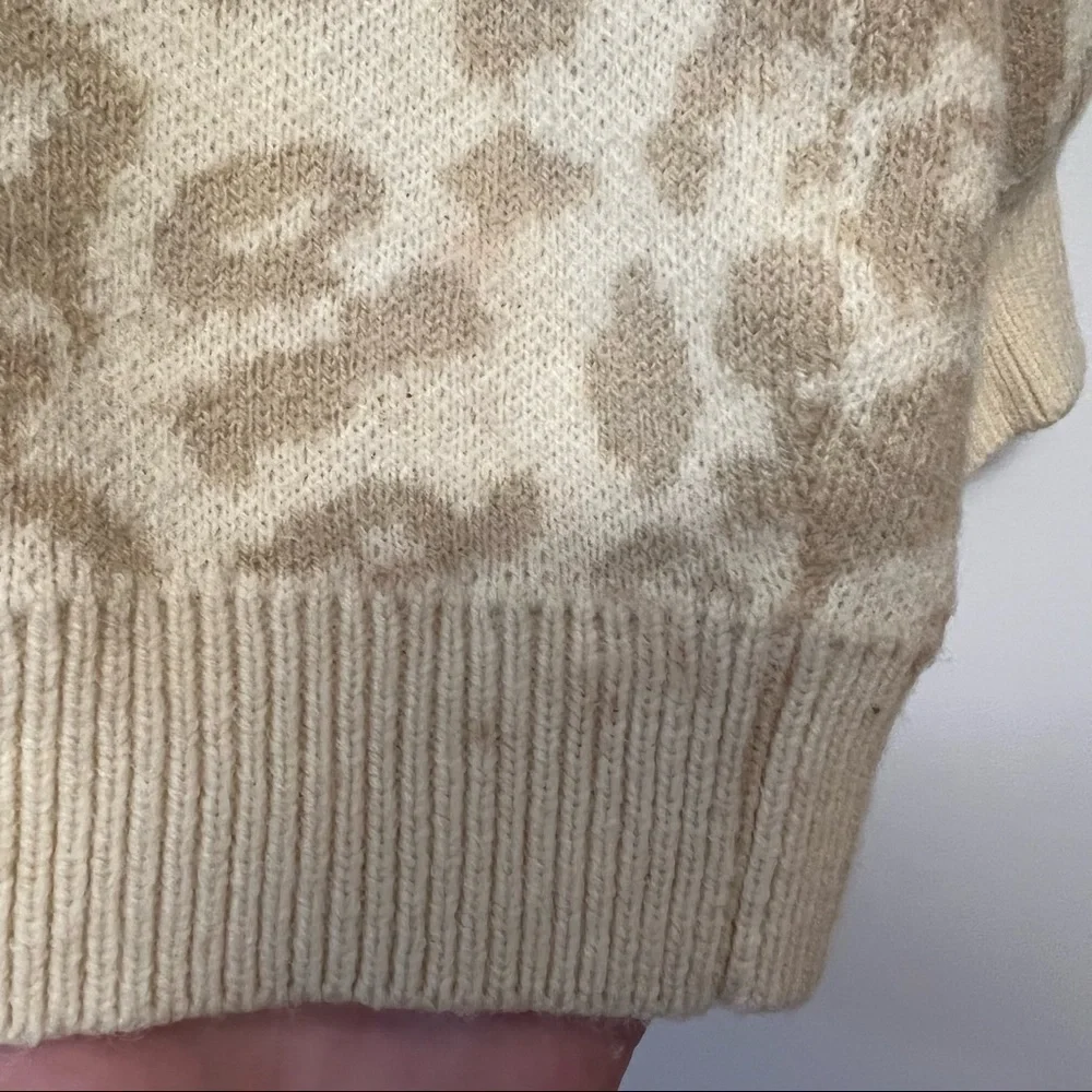 Main Strip Cream Giraffe Print Oversized Sweater - Picture 7 of 7
